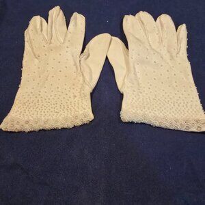 Ladies White Seed Bead and Faux Pearl Cotton Gloves size Medium 1950s-1960s